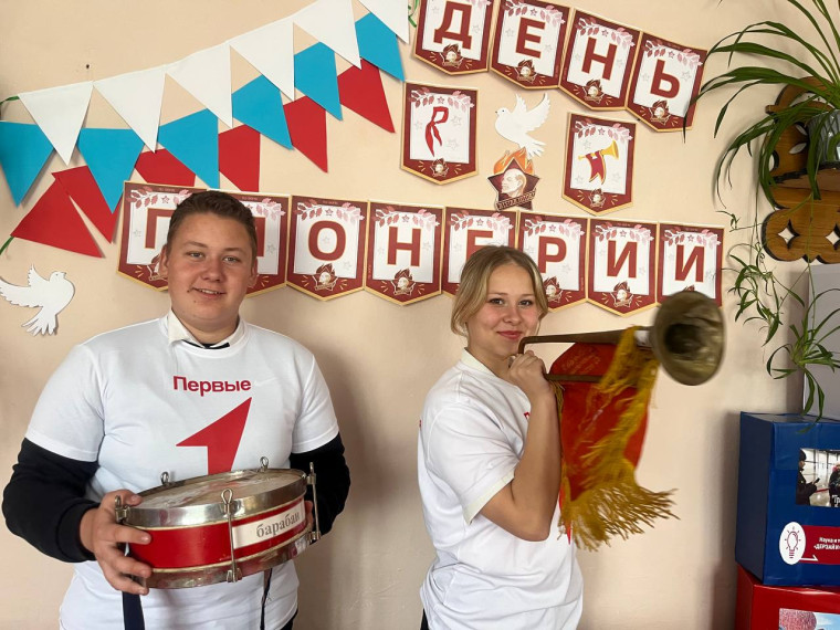 Встреча: " От пионеров к Первым!".